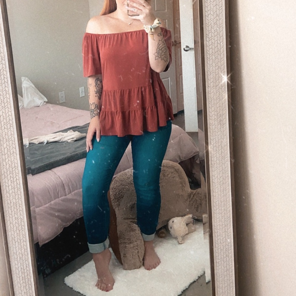 Off the shoulder tee